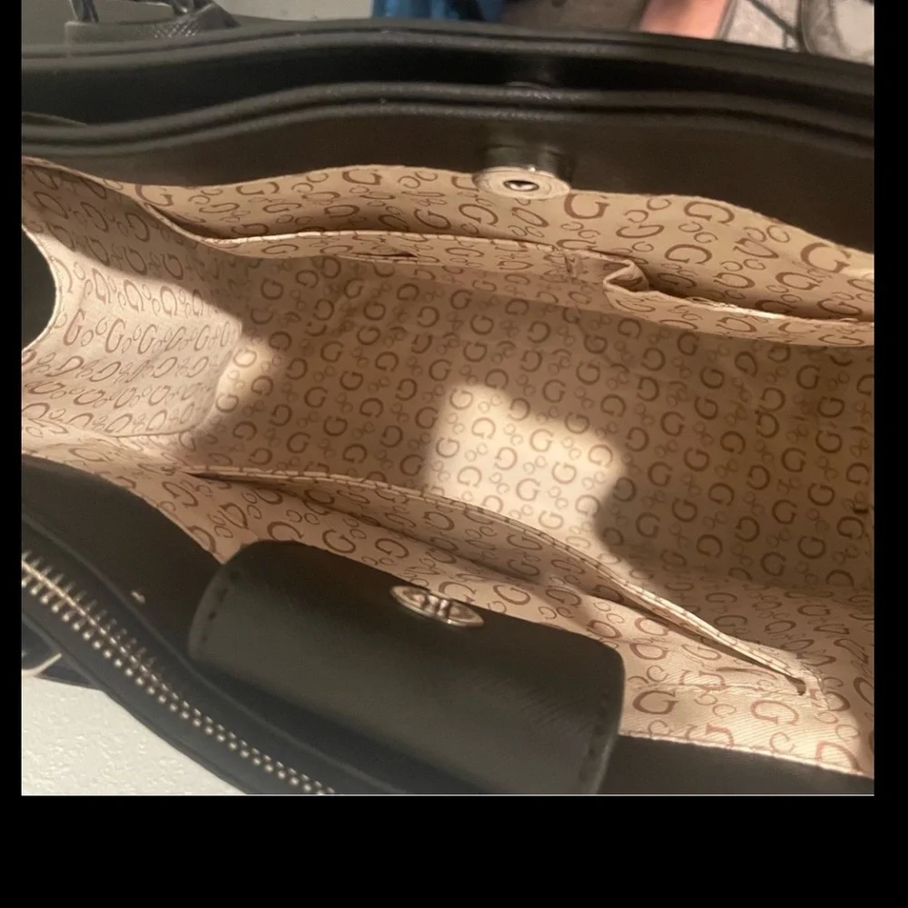 GUESS Elegant Black and Gray Tote - Picture 3 of 5
